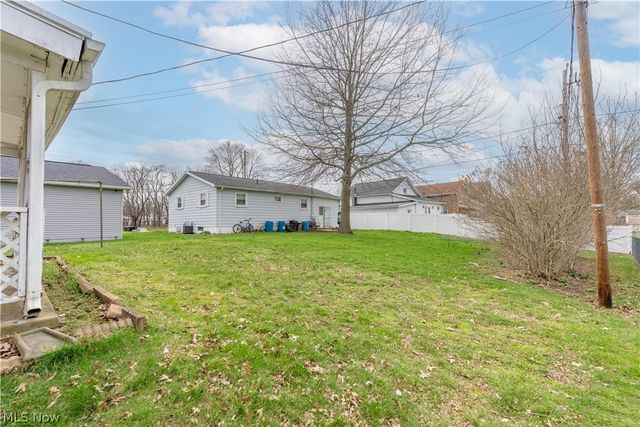 408 4th Street NE, New Philadelphia, OH 44663