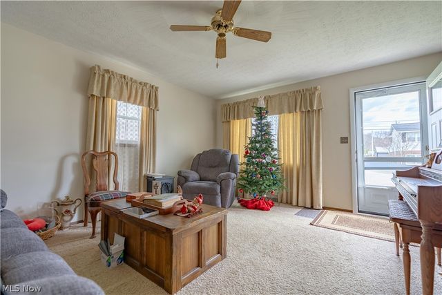 408 4th Street NE, New Philadelphia, OH 44663