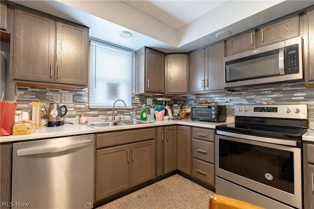 408 4th Street NE, New Philadelphia, OH 44663