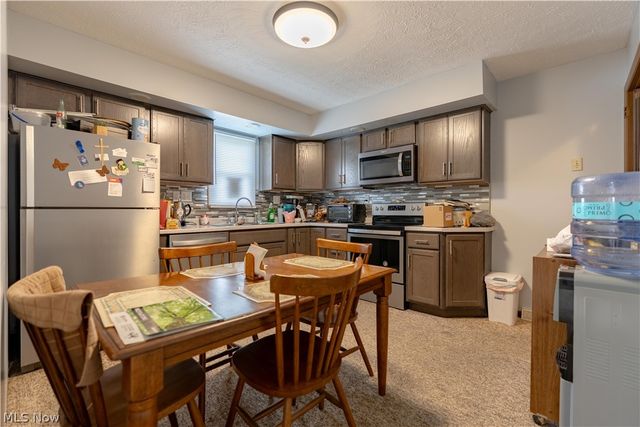 408 4th Street NE, New Philadelphia, OH 44663