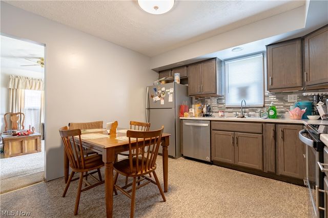 408 4th Street NE, New Philadelphia, OH 44663