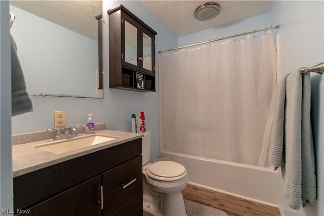 408 4th Street NE, New Philadelphia, OH 44663