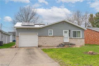 408 4th Street NE, New Philadelphia, OH 44663