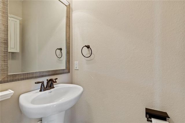 2337 Muzzie LN, Leander, TX 78641