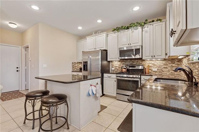 2337 Muzzie LN, Leander, TX 78641