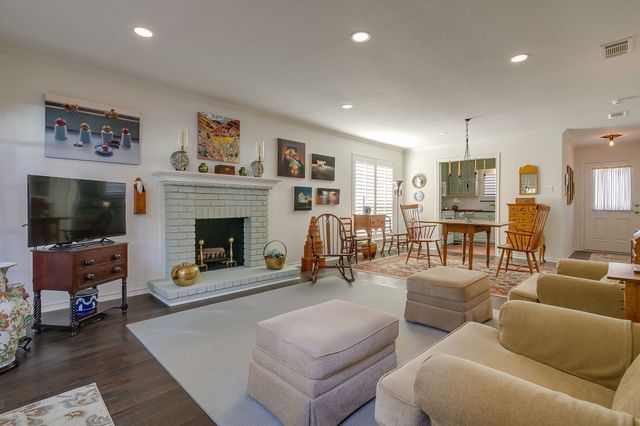 1393 Roaring Springs Road, Fort Worth, TX 76114