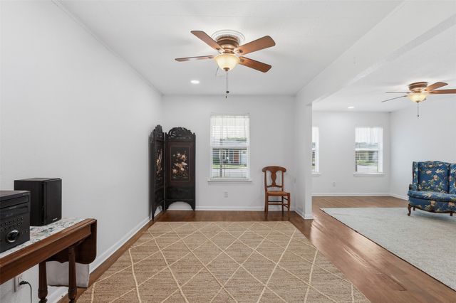 320 W Rucker Street, Granbury, TX 76048