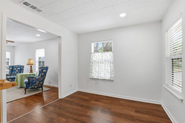 320 W Rucker Street, Granbury, TX 76048