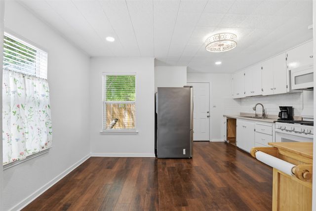 320 W Rucker Street, Granbury, TX 76048