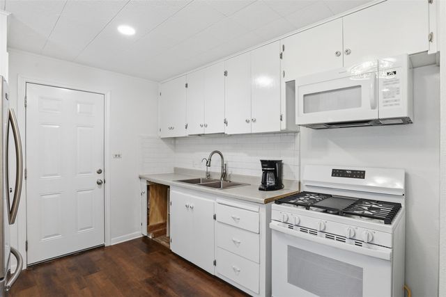 320 W Rucker Street, Granbury, TX 76048