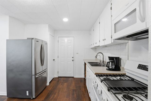 320 W Rucker Street, Granbury, TX 76048