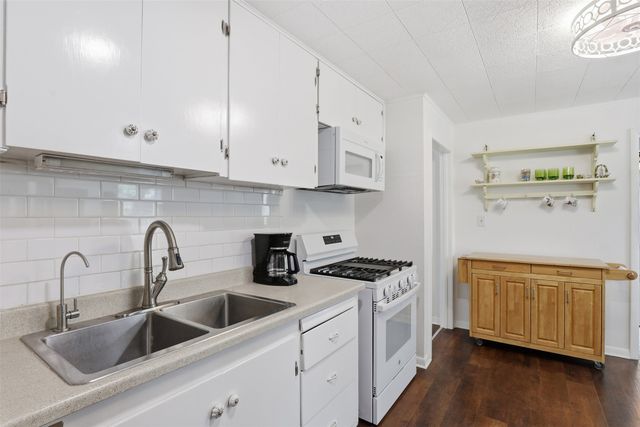 320 W Rucker Street, Granbury, TX 76048