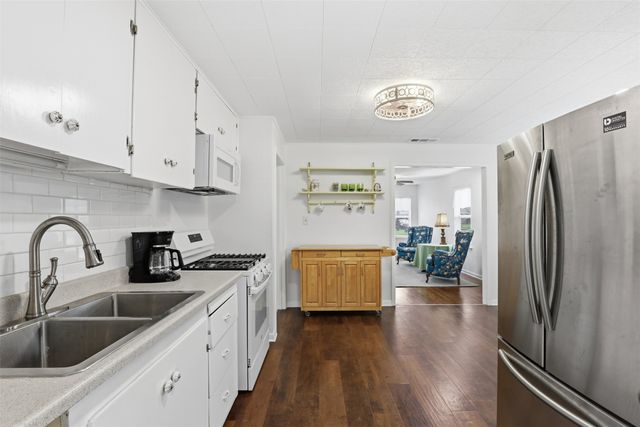 320 W Rucker Street, Granbury, TX 76048