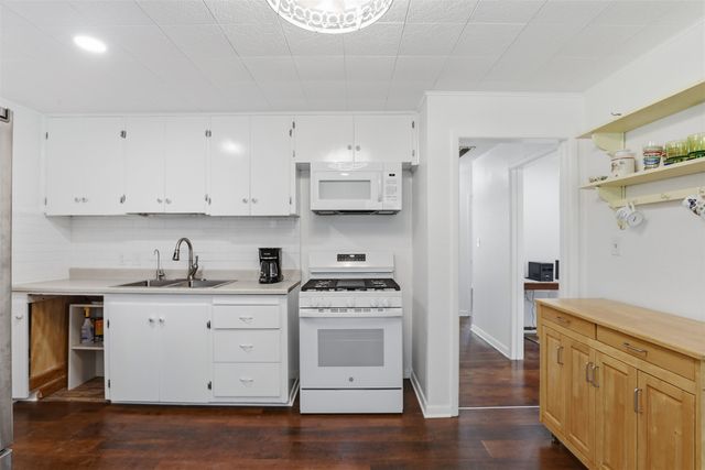 320 W Rucker Street, Granbury, TX 76048