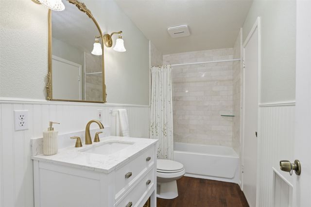 320 W Rucker Street, Granbury, TX 76048