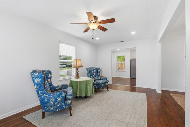 320 W Rucker Street, Granbury, TX 76048