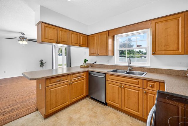 37121 MERIDIAN AVENUE, Dade City, FL 33525