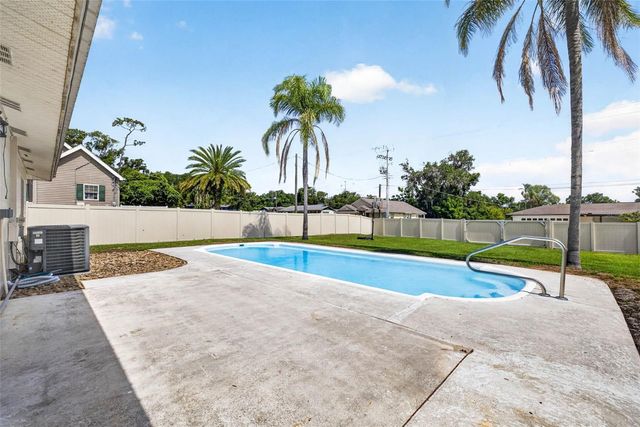 37121 MERIDIAN AVENUE, Dade City, FL 33525