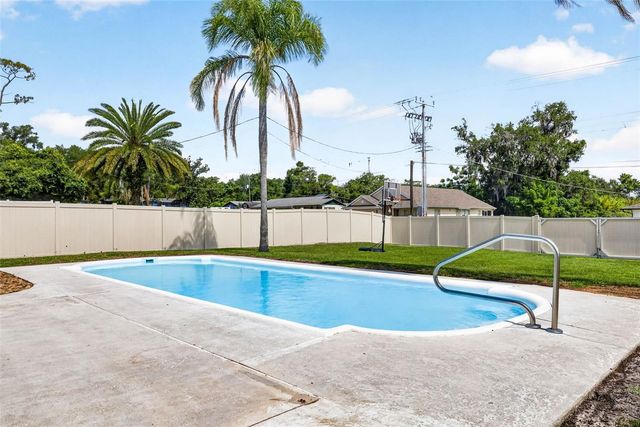37121 MERIDIAN AVENUE, Dade City, FL 33525