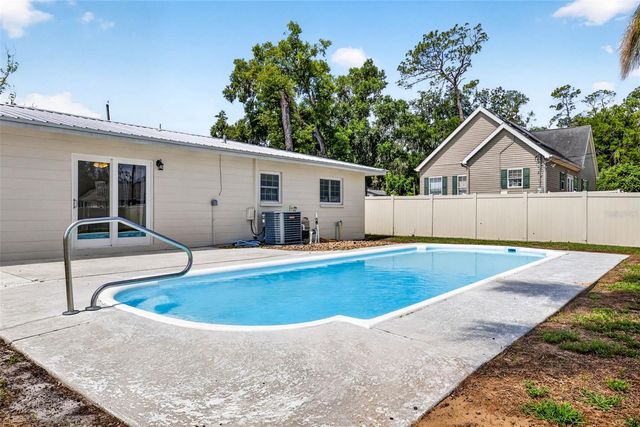 37121 MERIDIAN AVENUE, Dade City, FL 33525