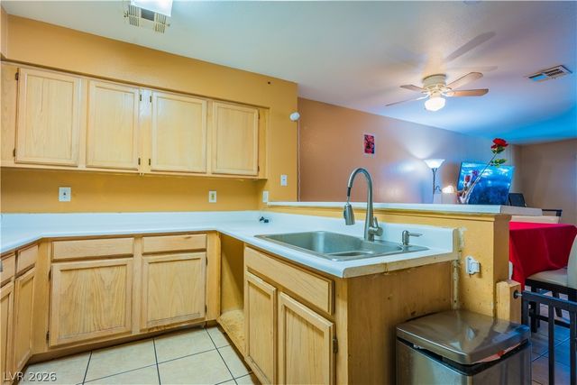 2124 Willowbury Drive B, Las Vegas, NV 89108