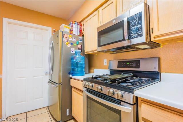 2124 Willowbury Drive B, Las Vegas, NV 89108