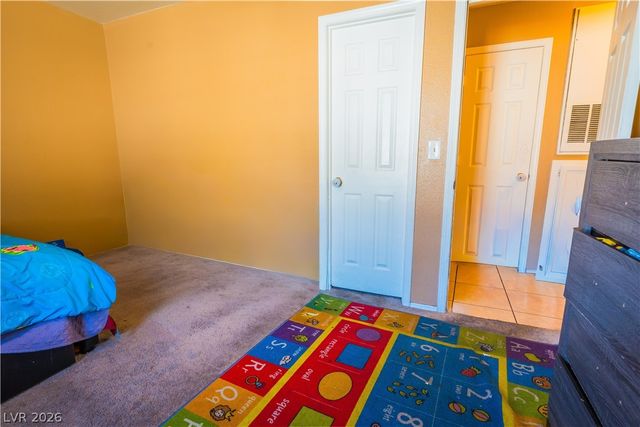2124 Willowbury Drive B, Las Vegas, NV 89108