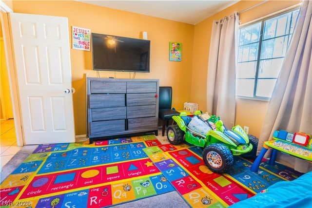 2124 Willowbury Drive B, Las Vegas, NV 89108