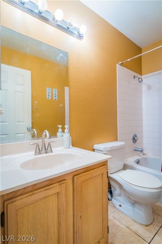 2124 Willowbury Drive B, Las Vegas, NV 89108