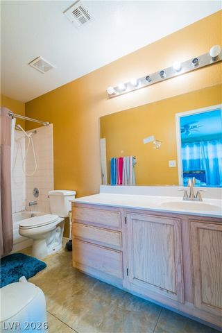 2124 Willowbury Drive B, Las Vegas, NV 89108