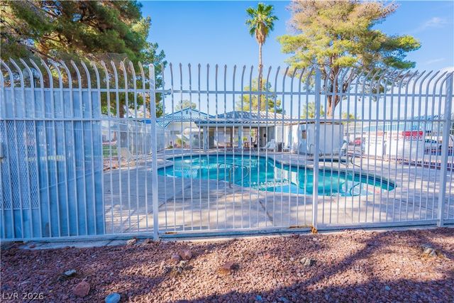 2124 Willowbury Drive B, Las Vegas, NV 89108