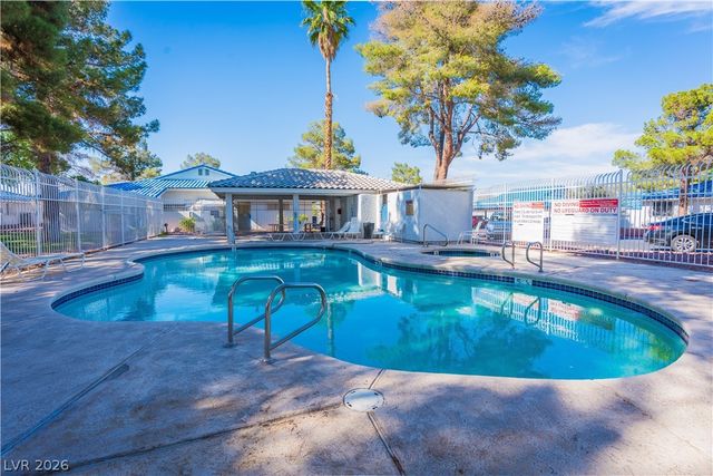 2124 Willowbury Drive B, Las Vegas, NV 89108
