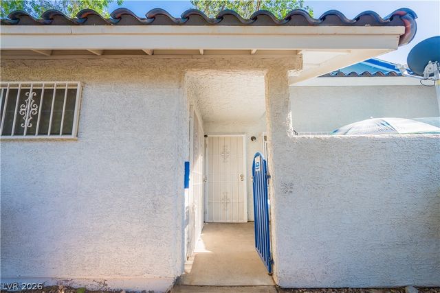 2124 Willowbury Drive B, Las Vegas, NV 89108