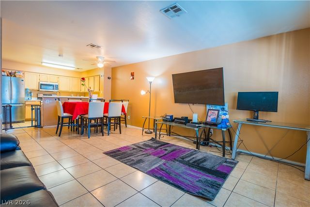 2124 Willowbury Drive B, Las Vegas, NV 89108