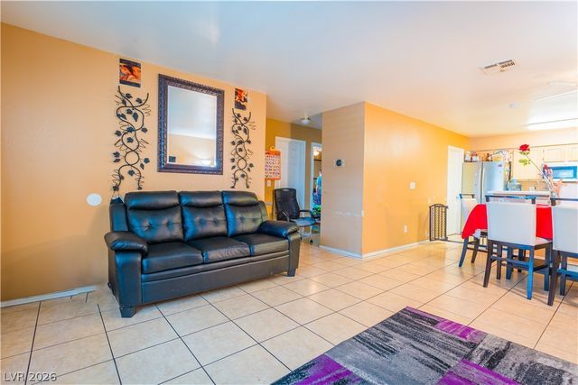 2124 Willowbury Drive B, Las Vegas, NV 89108