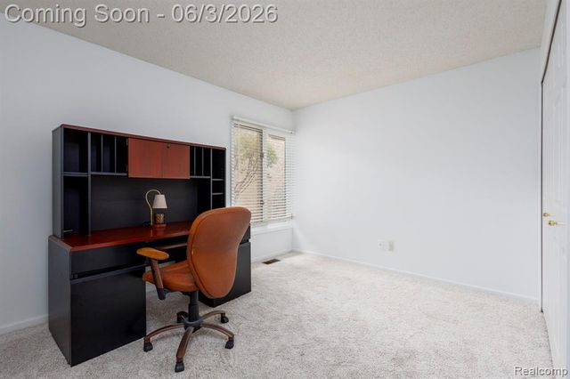 22010 River Ridge Trail, Farmington Hills, MI 48335