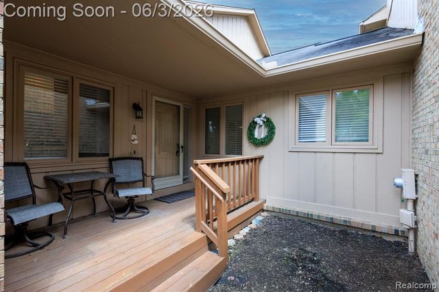 22010 River Ridge Trail, Farmington Hills, MI 48335