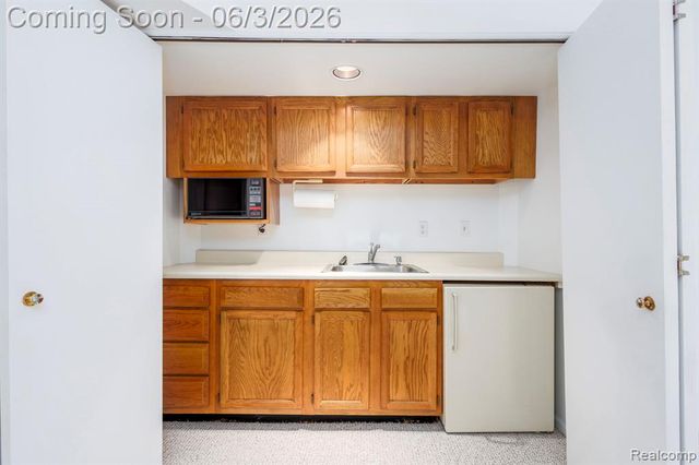 22010 River Ridge Trail, Farmington Hills, MI 48335