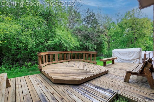 22010 River Ridge Trail, Farmington Hills, MI 48335