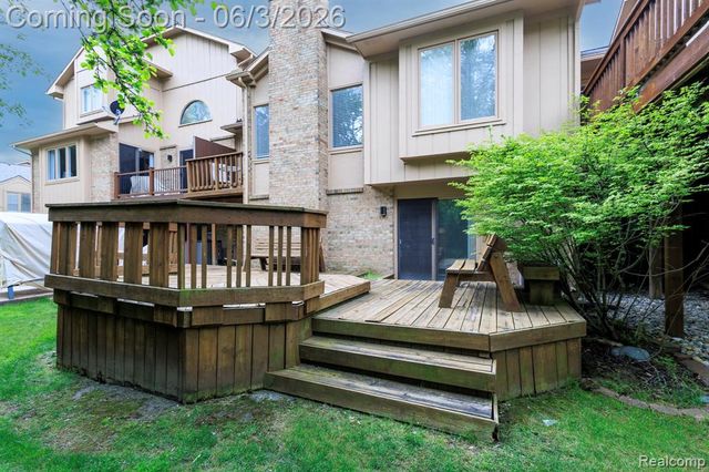 22010 River Ridge Trail, Farmington Hills, MI 48335