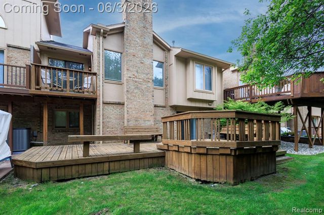 22010 River Ridge Trail, Farmington Hills, MI 48335