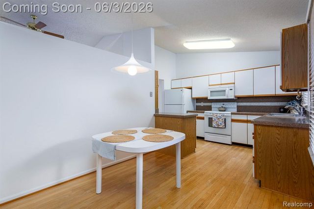 22010 River Ridge Trail, Farmington Hills, MI 48335