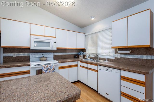 22010 River Ridge Trail, Farmington Hills, MI 48335