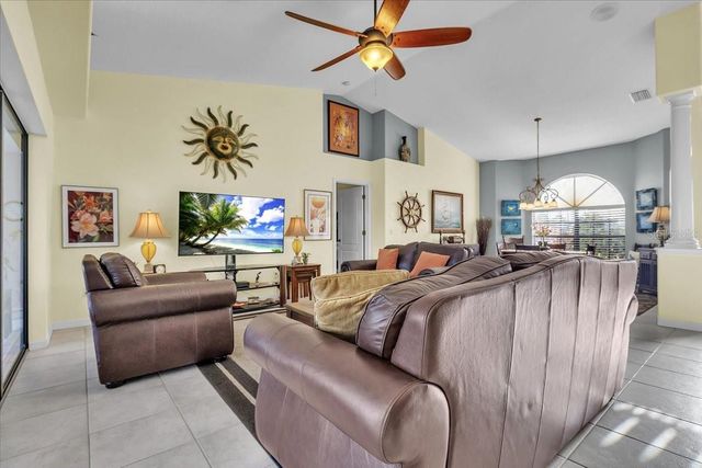 18694 MACGILL AVENUE, Port Charlotte, FL 33948