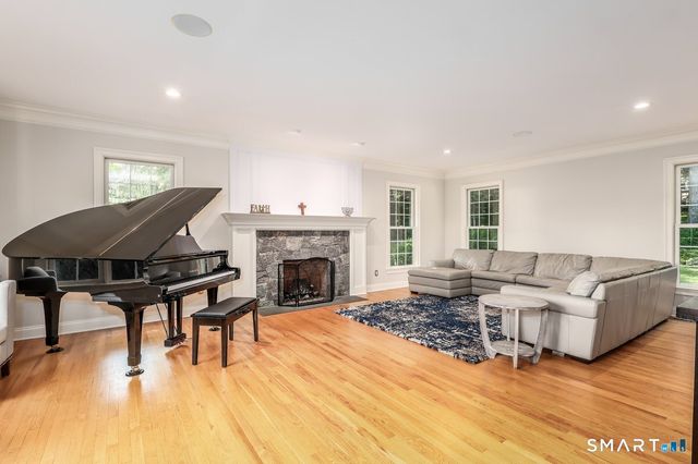 4 Mia Bella Drive, New Milford, CT 06776