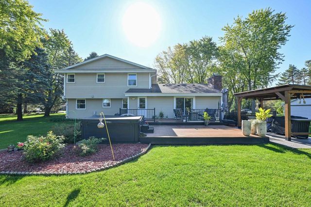 S70W22370 Sonoma WAY, Big Bend, WI 53103