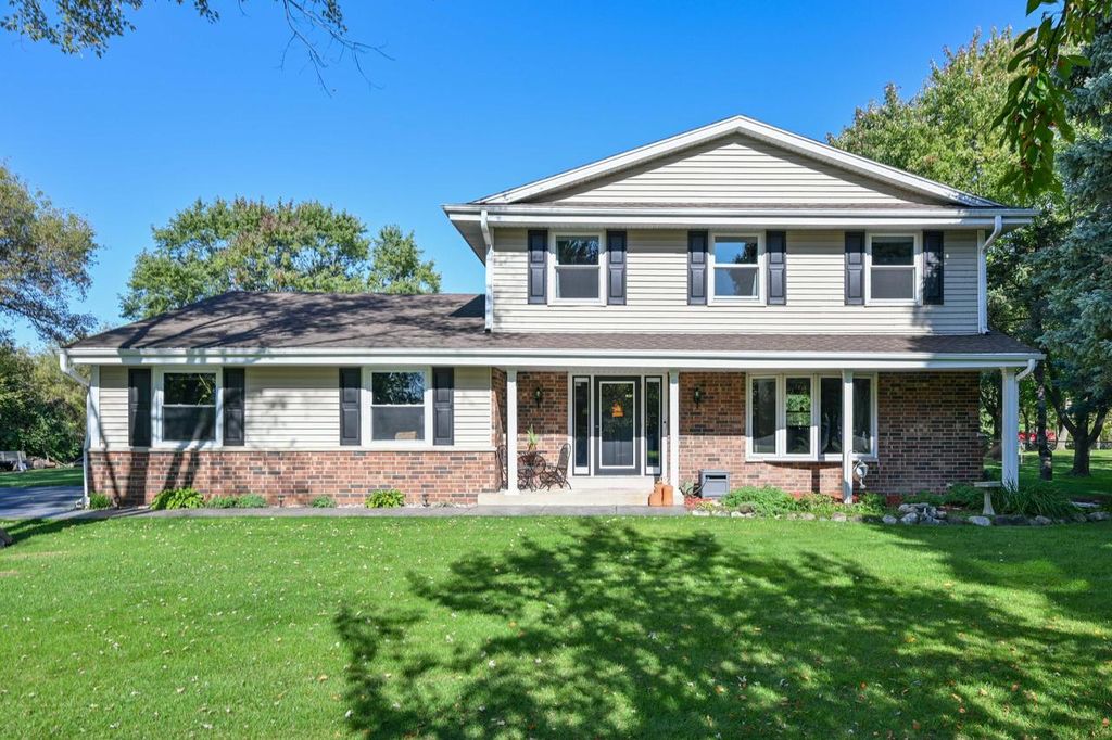 S70W22370 Sonoma WAY, Big Bend, WI 53103
