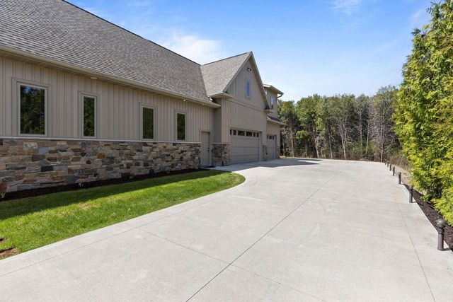 N3281 FEATHER RIDGE DRIVE, Appleton, WI 54913