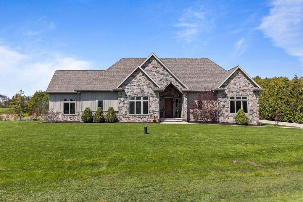 N3281 FEATHER RIDGE DRIVE, Appleton, WI 54913