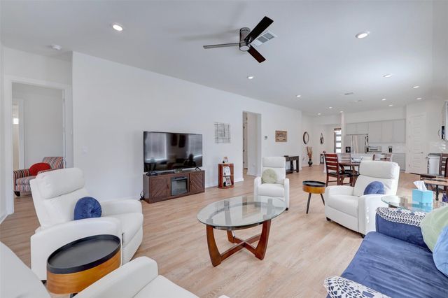 2041 Centerline LN, Georgetown, TX 78628
